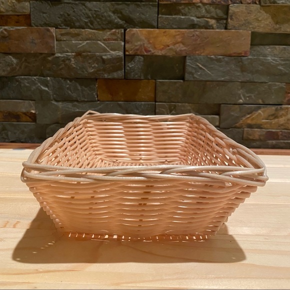 🟢 {3/$15} Basket - 9” x 6” x 3” - Picture 3 of 11